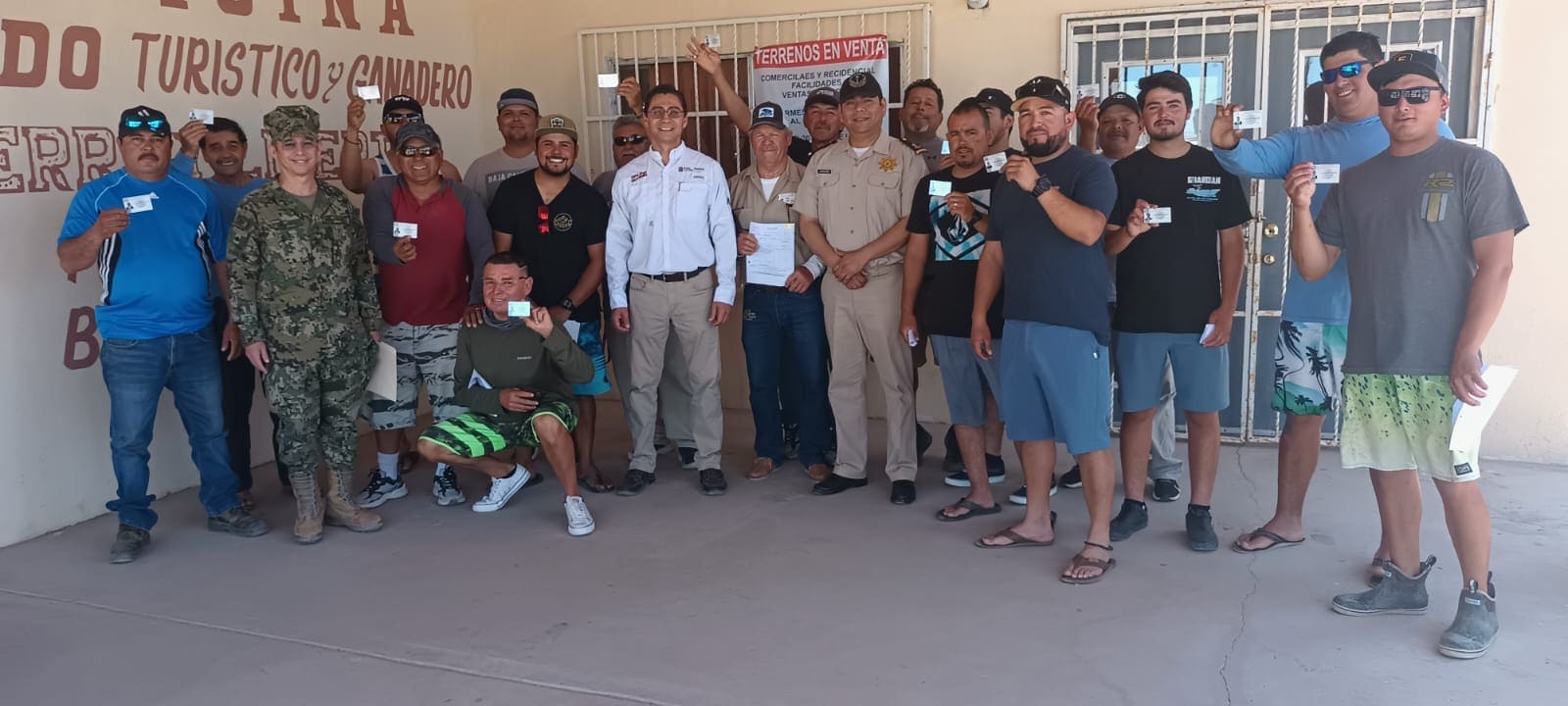 ENTREGAN SEPESCA Y AUTORIDADES MARÍTIMAS LIBRETAS DE MAR Y TARJETAS DE CONTROL EN BAHÍA DE LOS ÁNGELES