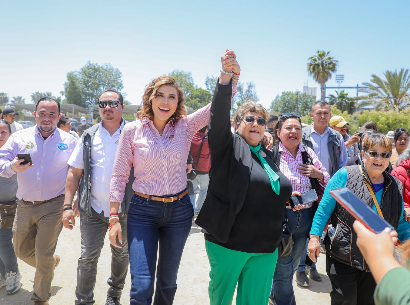 UNEN ESFUERZOS ADÁN AUGUSTO LÓPEZ Y MARINA DEL PILAR PARA MEJORAR LA VIDA DE LAS FAMILIAS BAJACALIFORNIANAS