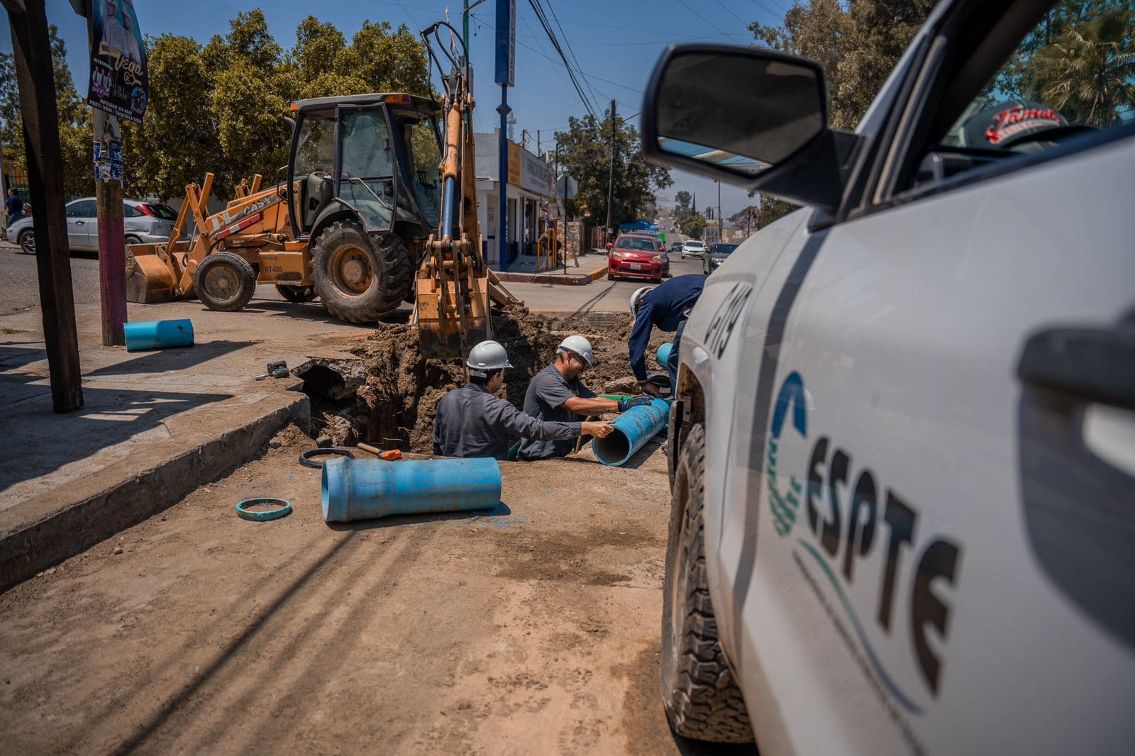 REALIZA CESPTE REPARACIÓN DE LÍNEA DE AGUA POTABLE EN COLONIA BENITO JUÁREZ