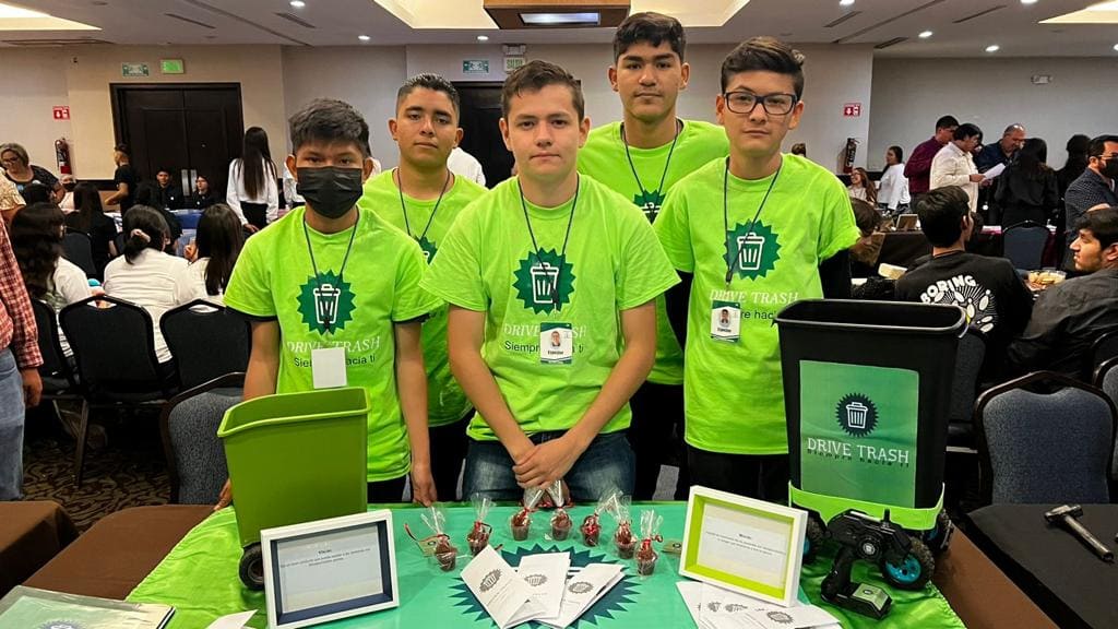 PRESENTAN ESTUDIANTES DE CONALEP BC PROYECTOS EN FERIA EMPRENDEDORES 2023