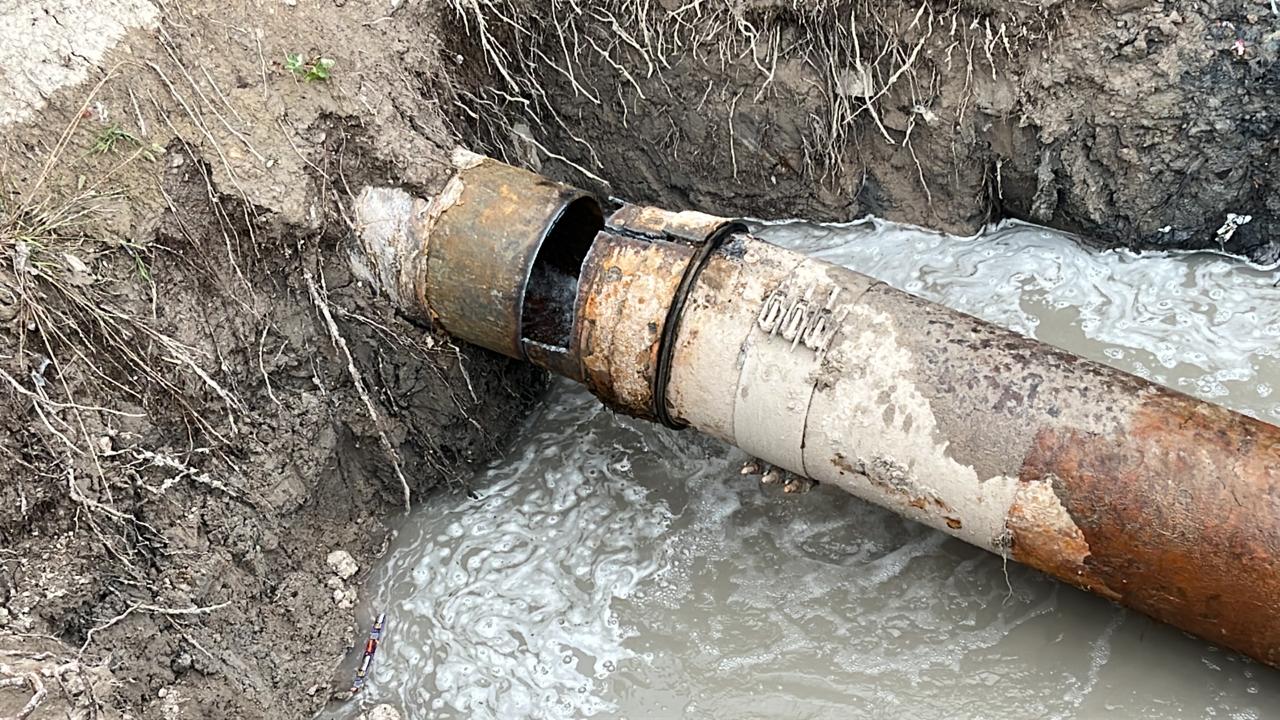 TRABAJA CESPT EN LA REPARACIÓN DE LÍNEA DE 20 PULGADAS EN LA COLONIA LA PECHUGA