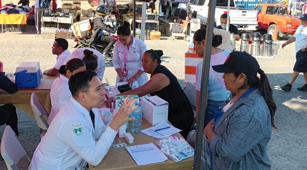 LLEVA PERSONAL DEL CENTRO DE SALUD LOMAS TAURINAS SERVICIOS MÉDICOS A MERCADO SOBRE RUEDAS OTAY UNIVERSIDAD