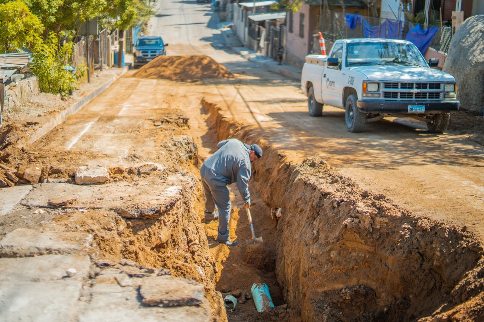 REPARA CESPTE RED DE ALCANTARILLADO SANITARIO EN COLONIA LOMA ALTA