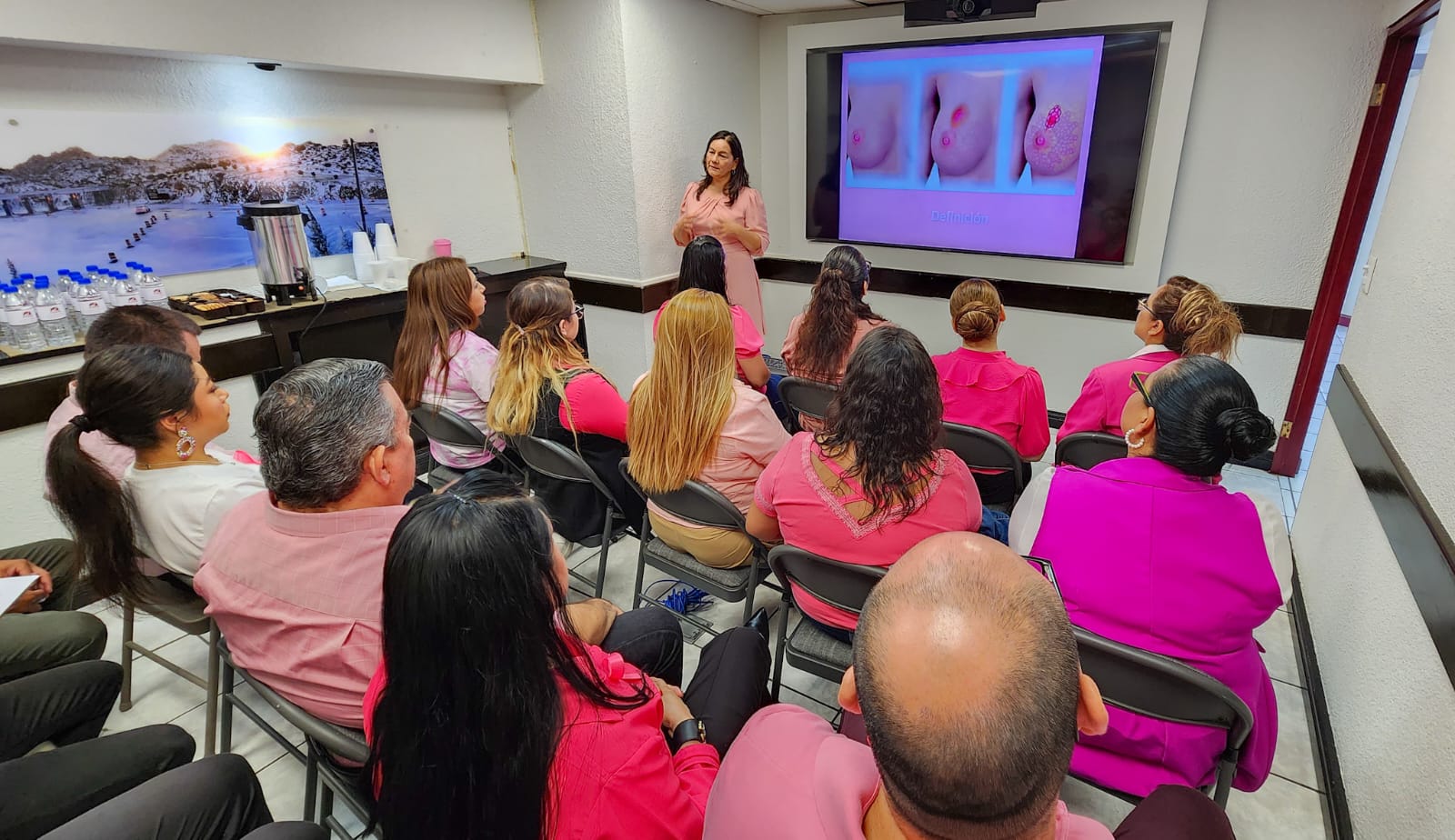 REALIZA FIARUM CICLO DE PLÁTICAS CONTRA EL CÁNCER DE MAMA PARA SU PERSONAL