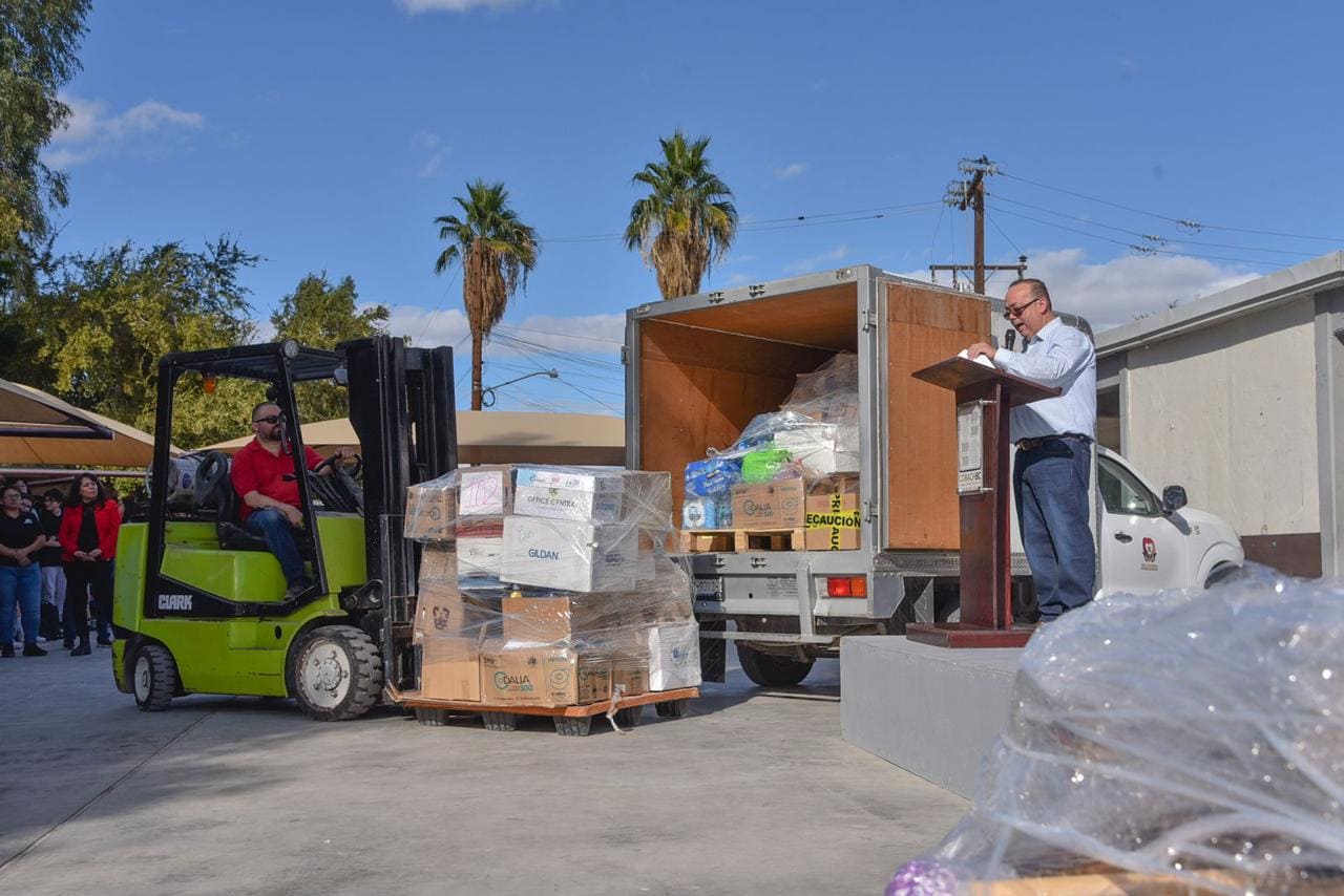 ENTREGA COBACH BC VÍVERES EN APOYO A PERSONAS DAMNIFICADAS POR EL HURACÁN OTIS