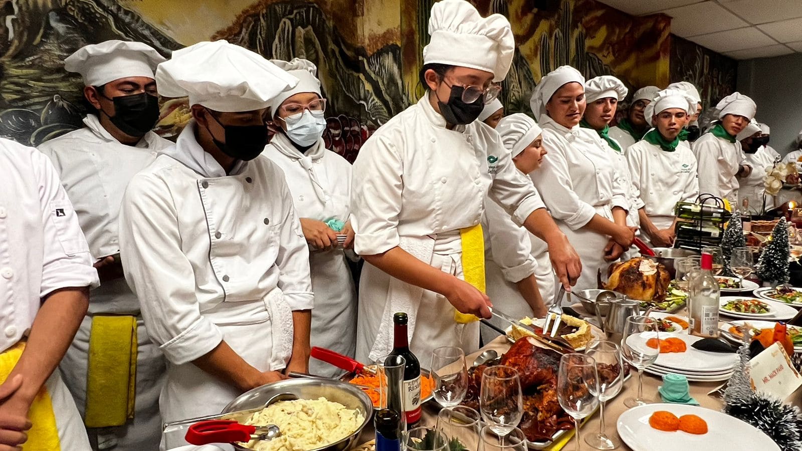 DEMUESTRAN ESTUDIANTES DE CONALEP PLANTEL TIJUANA II TALENTO CULINARIO EN CONCURSO “PREPARACIÓN DEL PAVO”